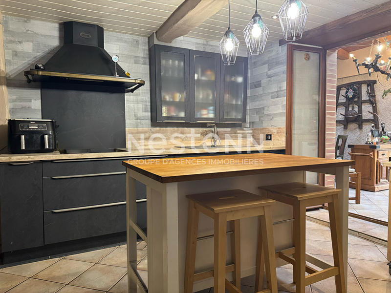 Maison - 273 m² - 10 pièces