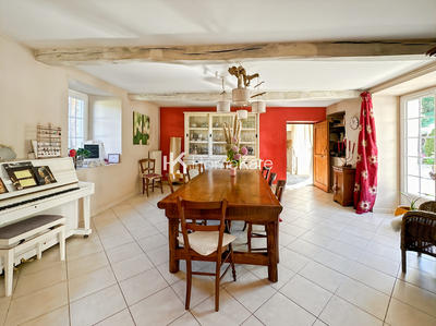 Maison - 300 m² - 9 pièces