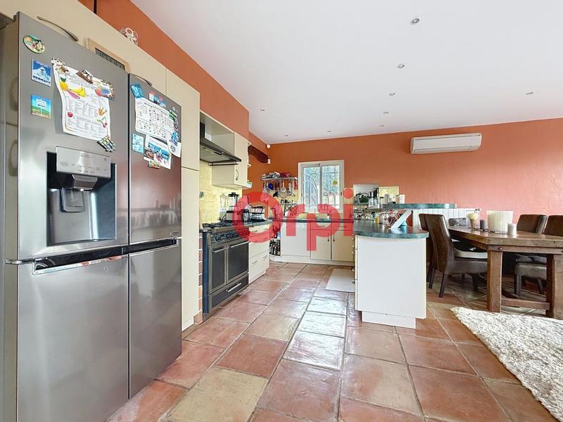 Maison - 305 m² - 5 pièces