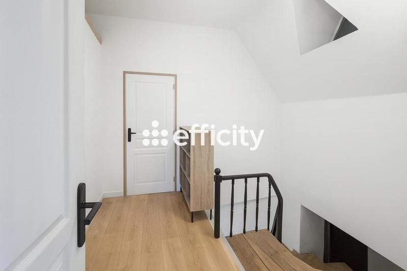 Demeure - 275 m² - 7 pièces