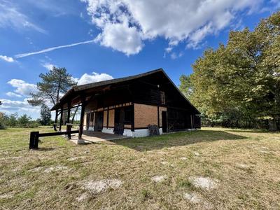 Propriété - 254 m² - 6 pièces