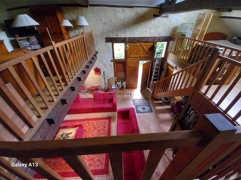 Maison - 360 m² - 8 pièces