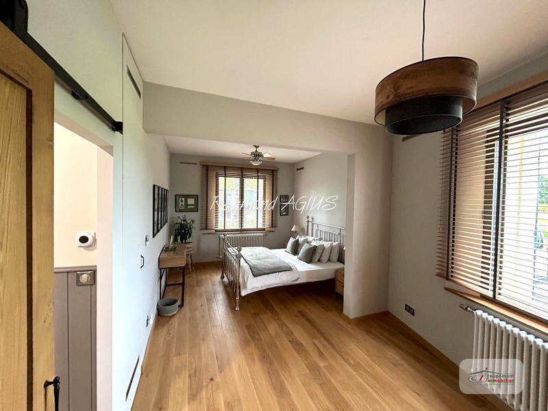 Maison - 292 m² - 11 pièces