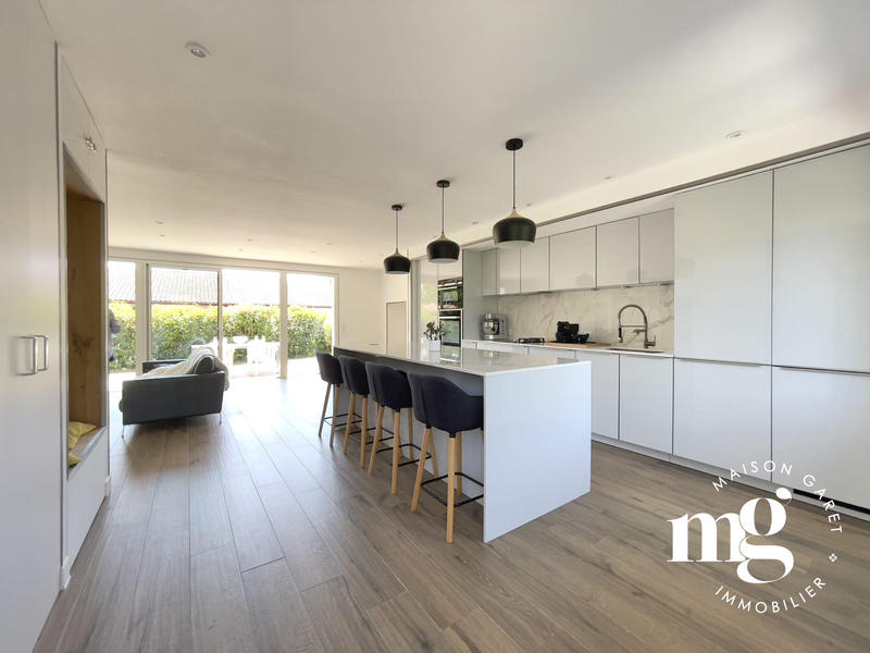 Maison - 187 m² - 8 pièces