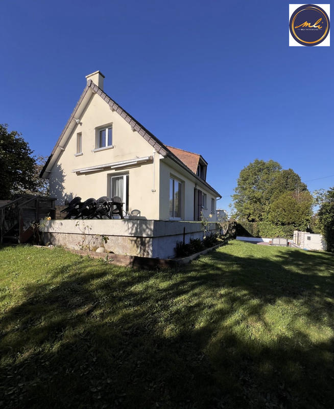 Maison traditionnelle - 128 m² - 9 pièces