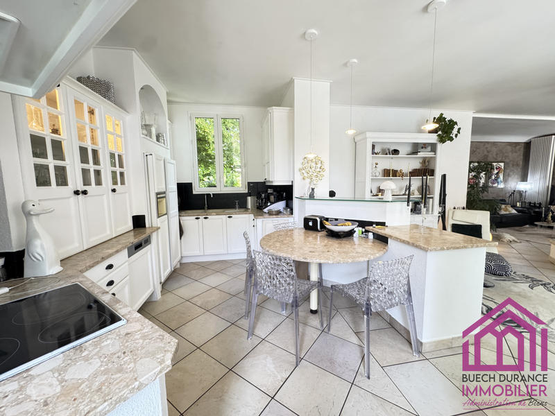 Villa - 233 m² - 6 pièces