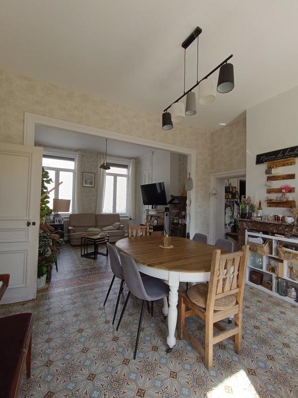 Maison - 214 m² - 8 pièces