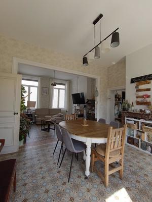 Maison - 214 m² - 8 pièces