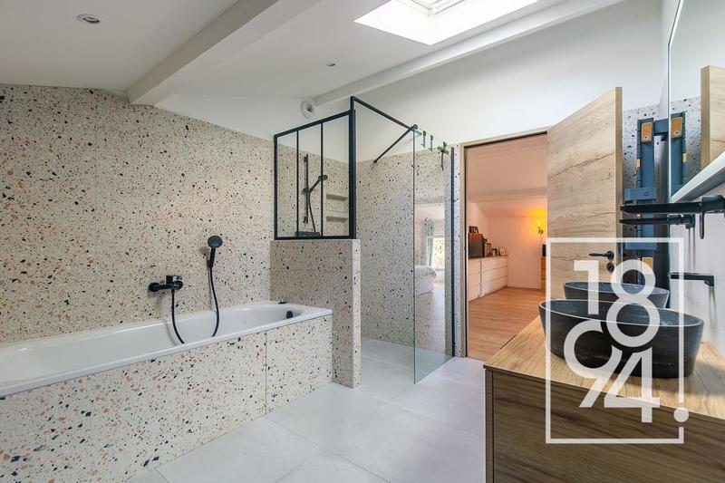 Maison - 300 m² - 6 pièces