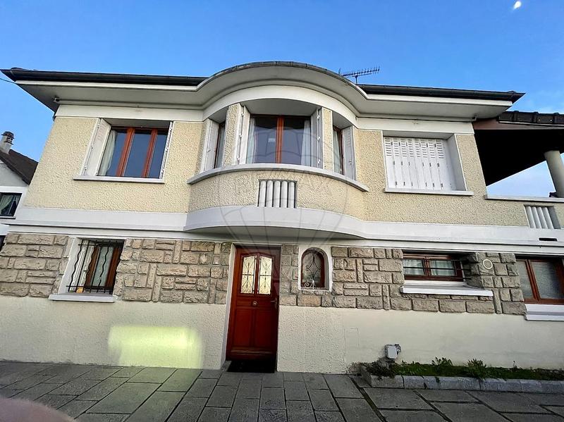 Maison - 98 m² - 5 pièces