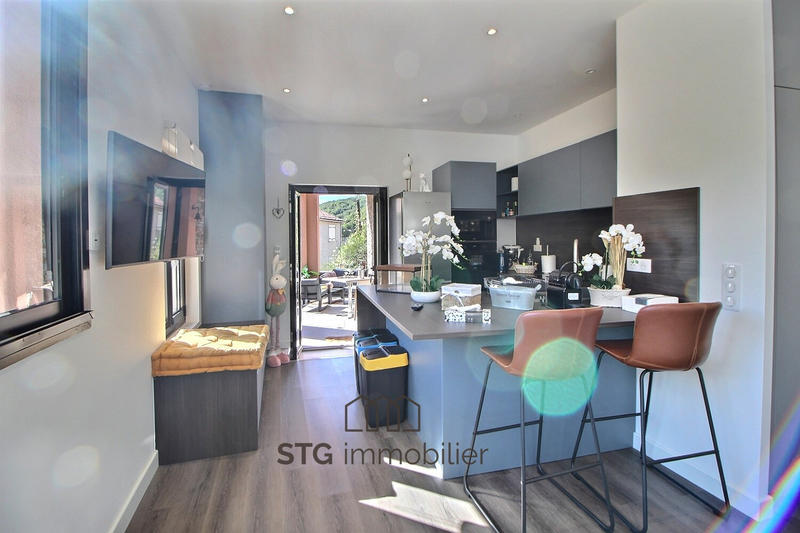 Maison - 185 m² - 5 pièces