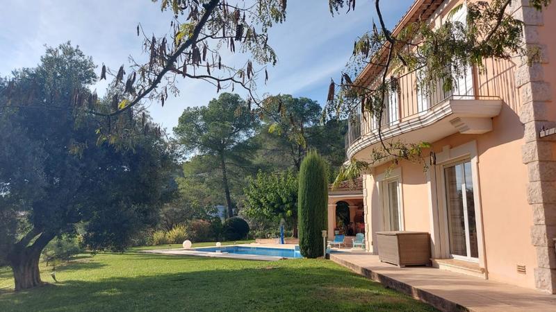 Villa - 210 m² - 6 pièces