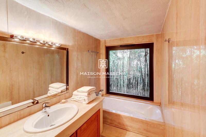 Propriété - 600 m² - 14 pièces