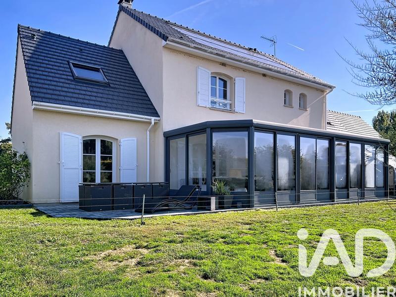 Maison - 202 m² - 8 pièces
