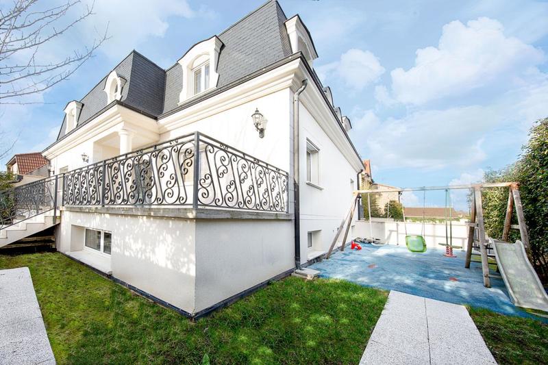 Maison - 350 m² - 5 pièces