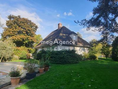 Maison traditionnelle - 275 m² - 6 pièces