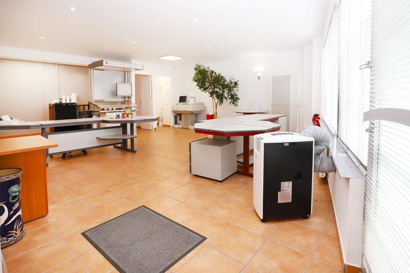 Local commercial - 156 m² - 4 pièces