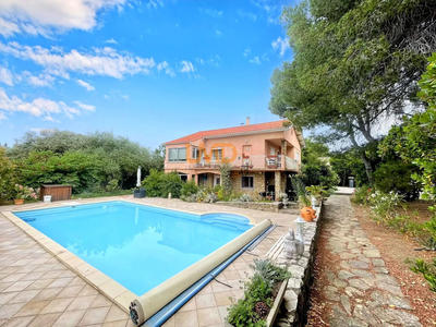 Villa - 176 m² - 7 pièces
