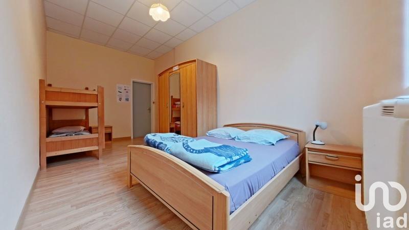 Maison - 891 m² - 15 pièces