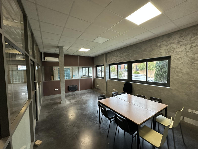 Local d'activités - 376 m²