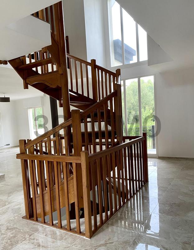 Propriété - 360 m² - 7 pièces