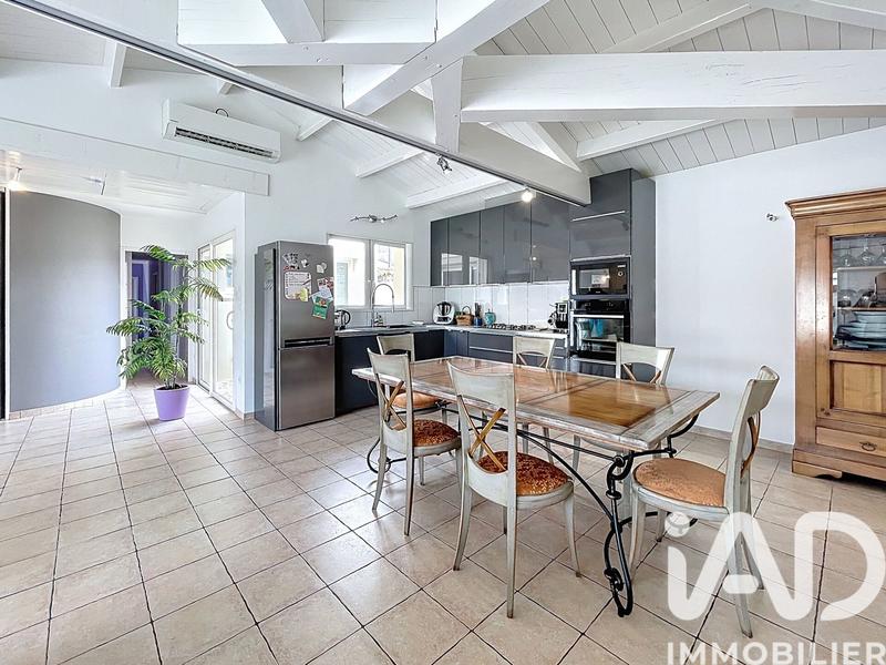 Maison - 212 m² - 8 pièces