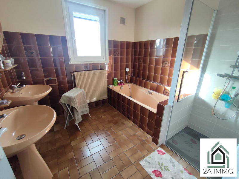 Maison - 230 m² - 9 pièces