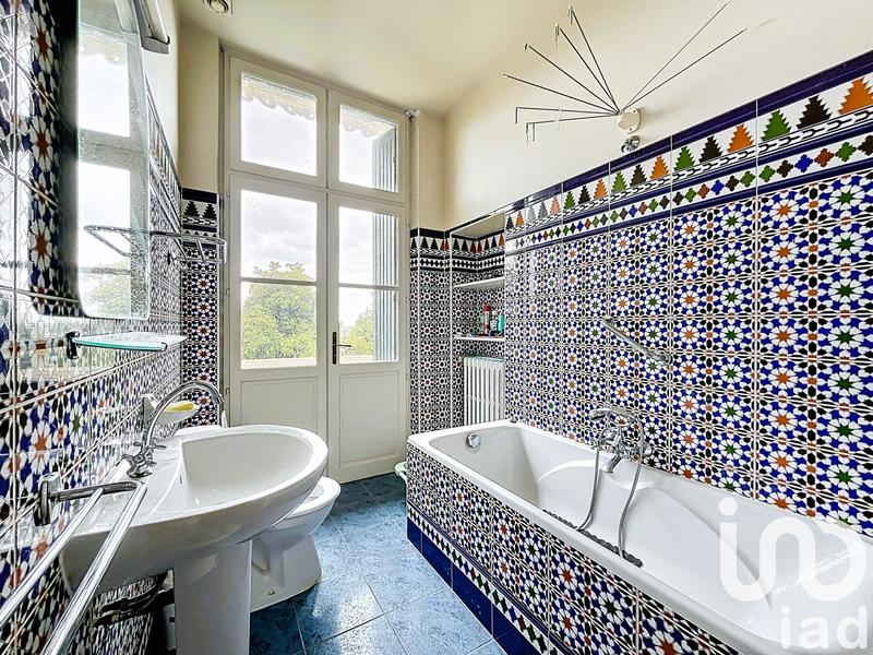 Maison - 402 m² - 12 pièces