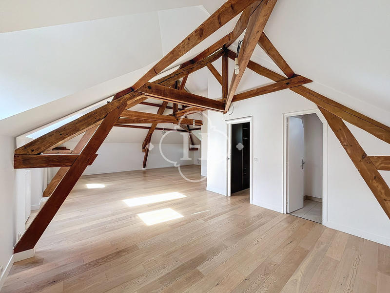 Maison - 225 m² - 8 pièces