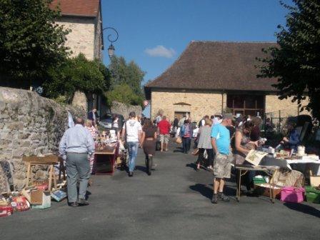 Vide-greniers village  au Pays de l'or