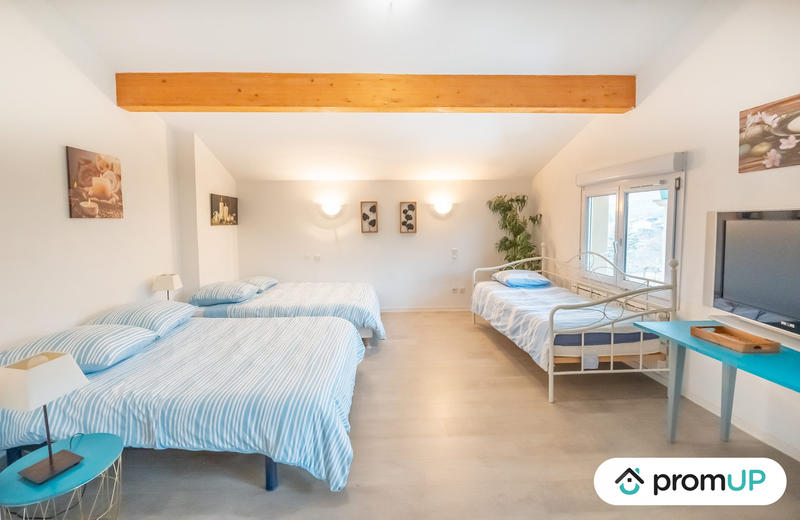 Maison traditionnelle - 260 m² - 8 pièces