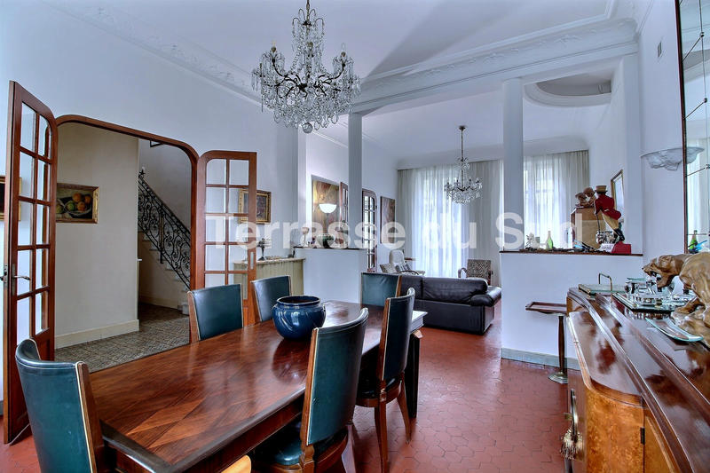 Maison - 218 m² - 7 pièces