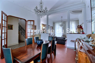 Maison - 218 m² - 7 pièces