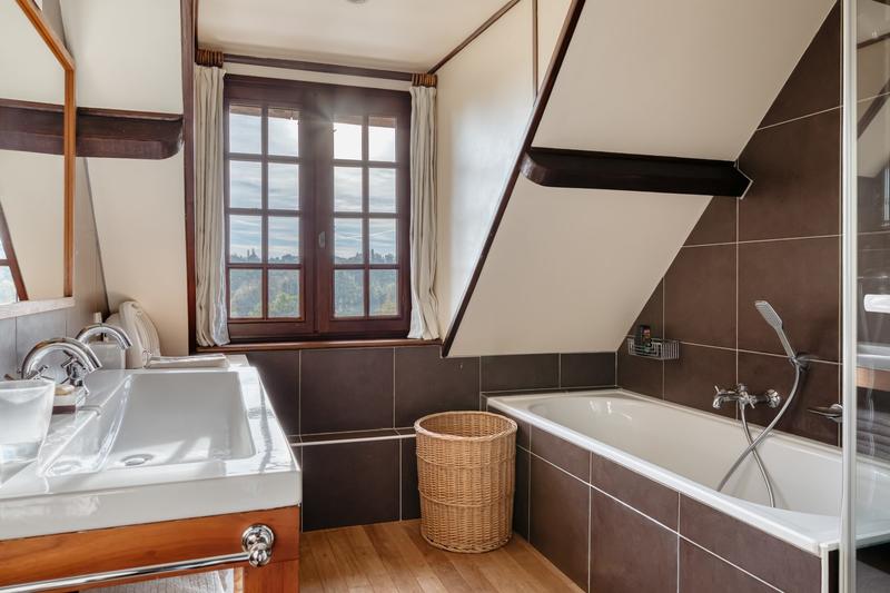 Maison - 268 m² - 8 pièces