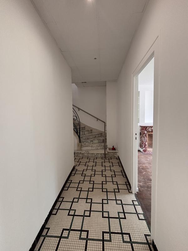 Maison - 300 m² - 15 pièces