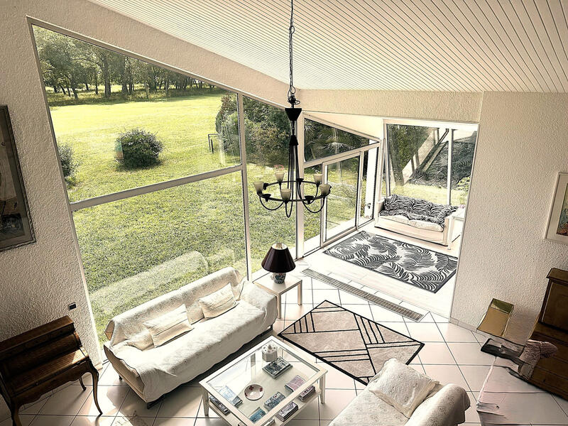 Maison - 250 m² - 6 pièces