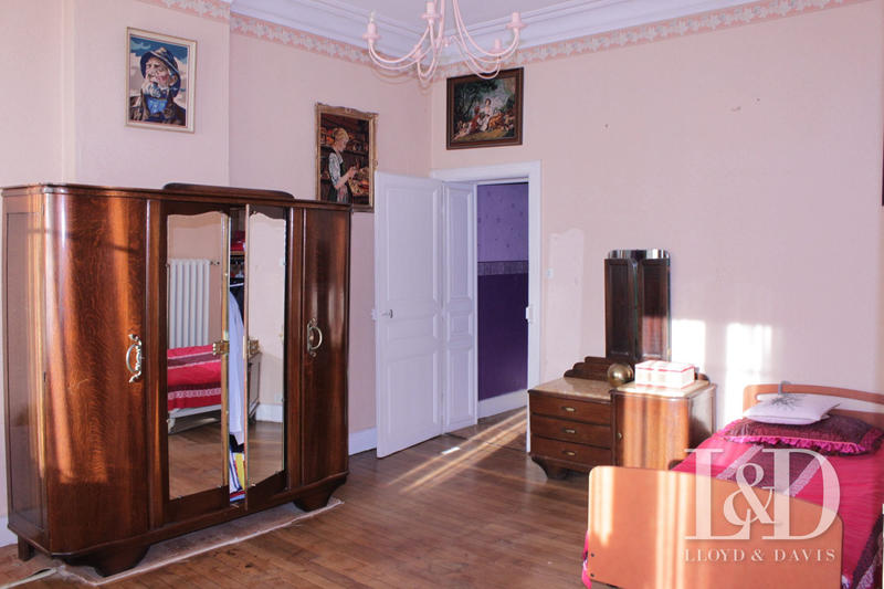 Maison - 243 m² - 7 pièces