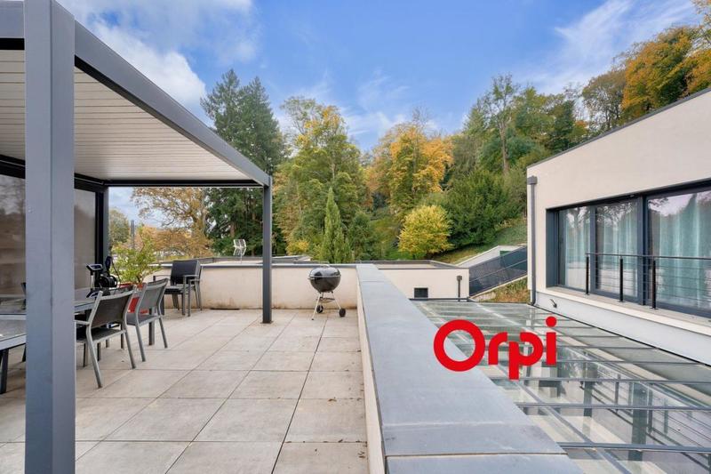 Maison - 319 m² - 6 pièces