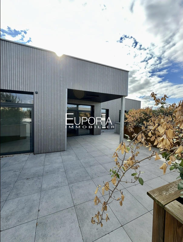 Appartement - 121 m² - 5 pièces