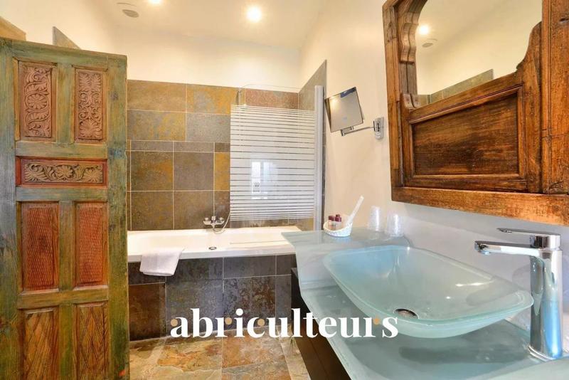 Château - 1 000 m² - 16 pièces