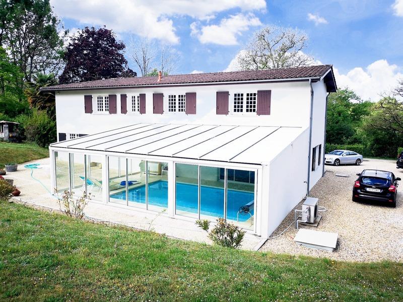 Maison - 263 m² - 9 pièces
