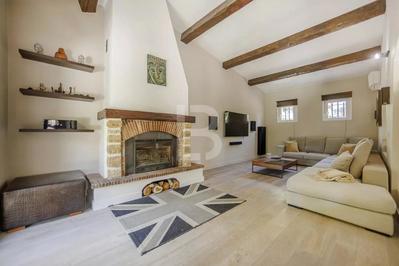 Villa - 196 m² - 6 pièces