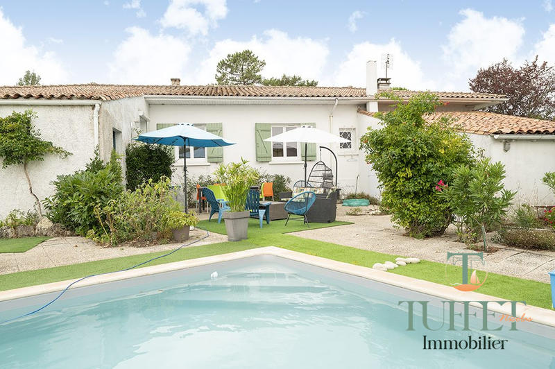 Maison - 220 m² - 9 pièces