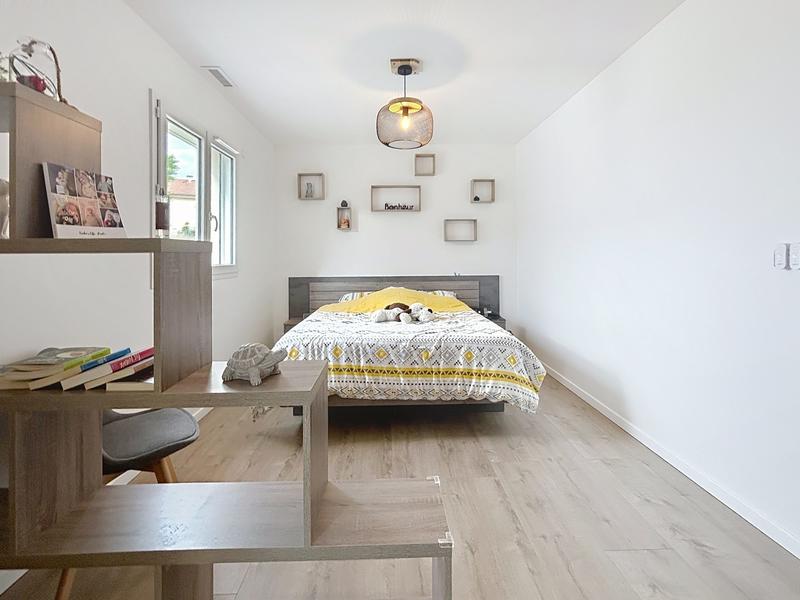 Maison - 94 m² - 5 pièces