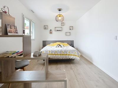 Maison - 94 m² - 5 pièces