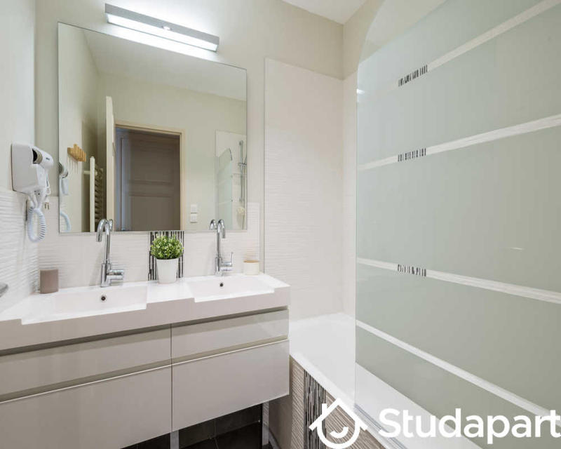 Chambre - 150 m² - 1 pièce