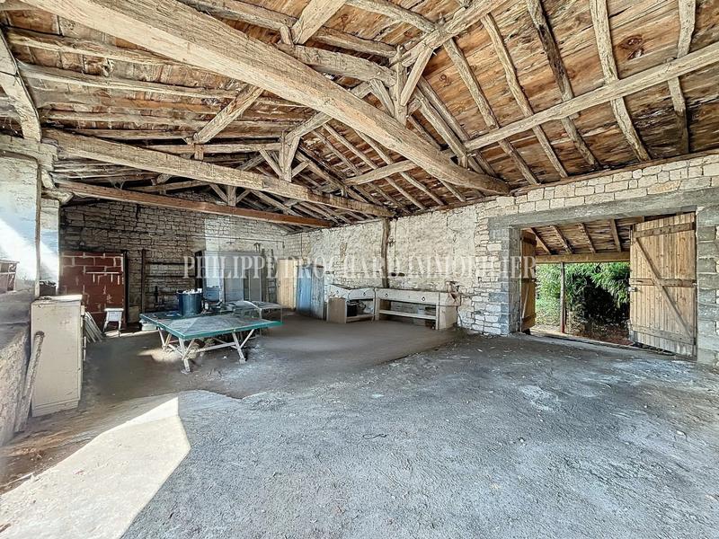 Maison - 241 m² - 12 pièces