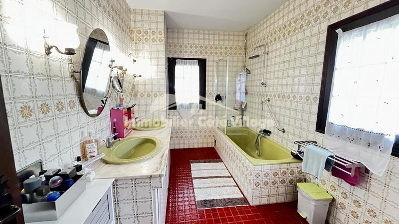 Propriété - 208 m² - 8 pièces