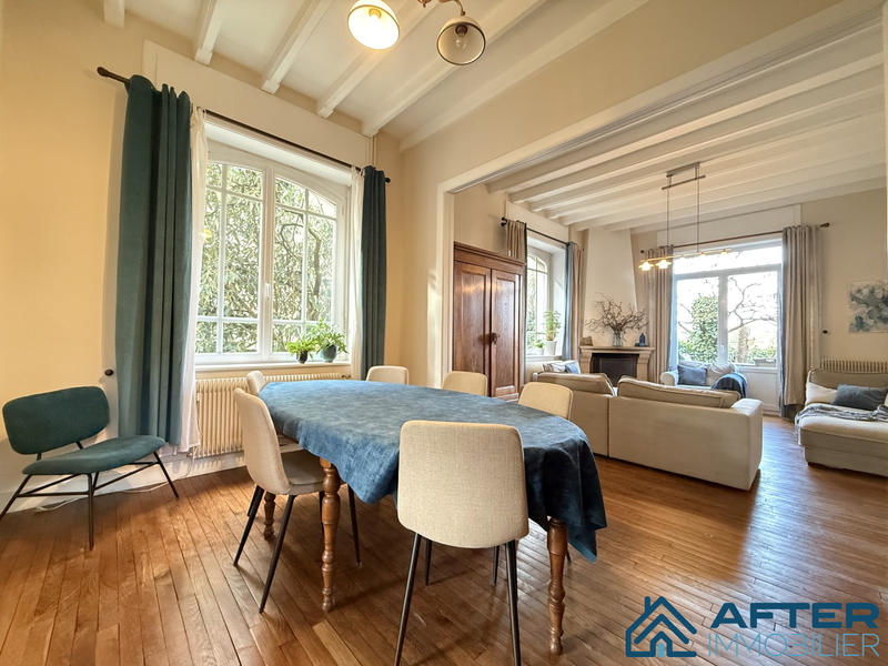 Maison - 302 m² - 10 pièces