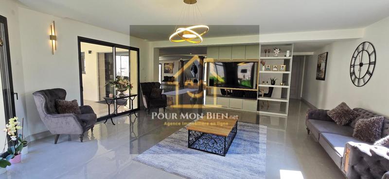 Maison - 315 m² - 8 pièces